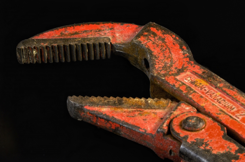 plombier-SOLLIES PONT-min_pipe-wrench-318084